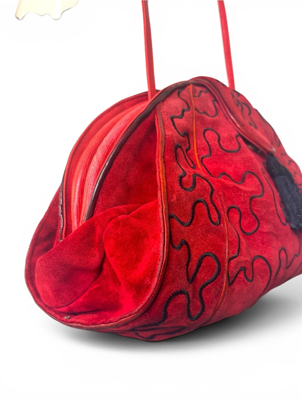 Large Vintage Sharif Red Suede Shoulder Bag with Abstract Design & Black Tassel - Picture 4 of 11